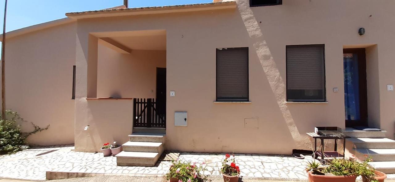 Casa Vacanza Costa Rossa Vista Mare Trinità dʼAgultu 外观 照片